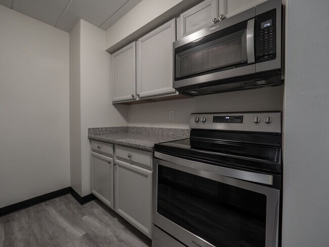 Photo - 700 Lee Dr