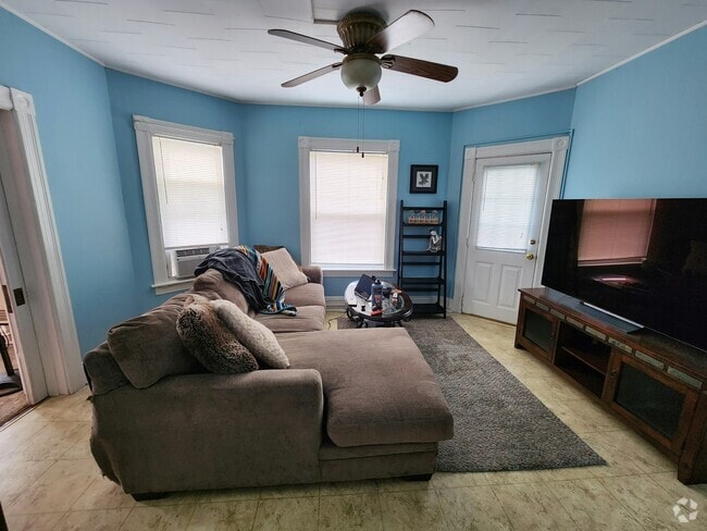 Building Photo - 617 Rimmon St Unit 2 Rental