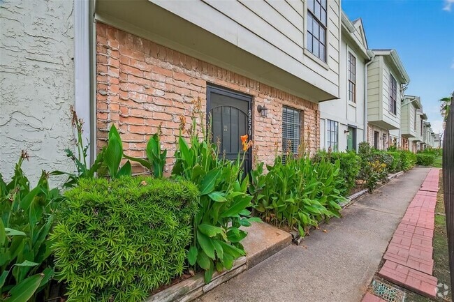 Building Photo - 8650 Victorian Village Dr Unit 8650 Rental