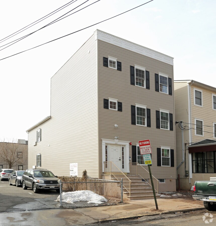 Photo - 118 Bayard St Apartments