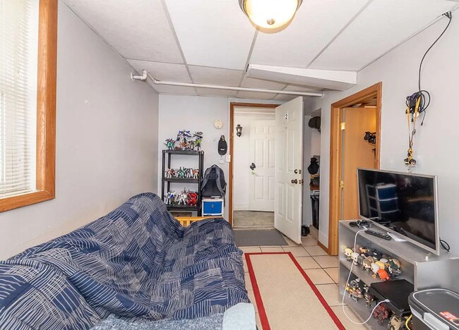Building Photo - 2303 Olive St Unit 2 Rental