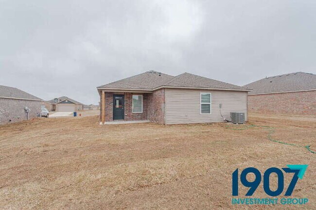 Photo - Modern 3-Bedroom Home with Open Layout and Contemporary Finishes in Shawnee! - AVAILABLE AFTER JU...