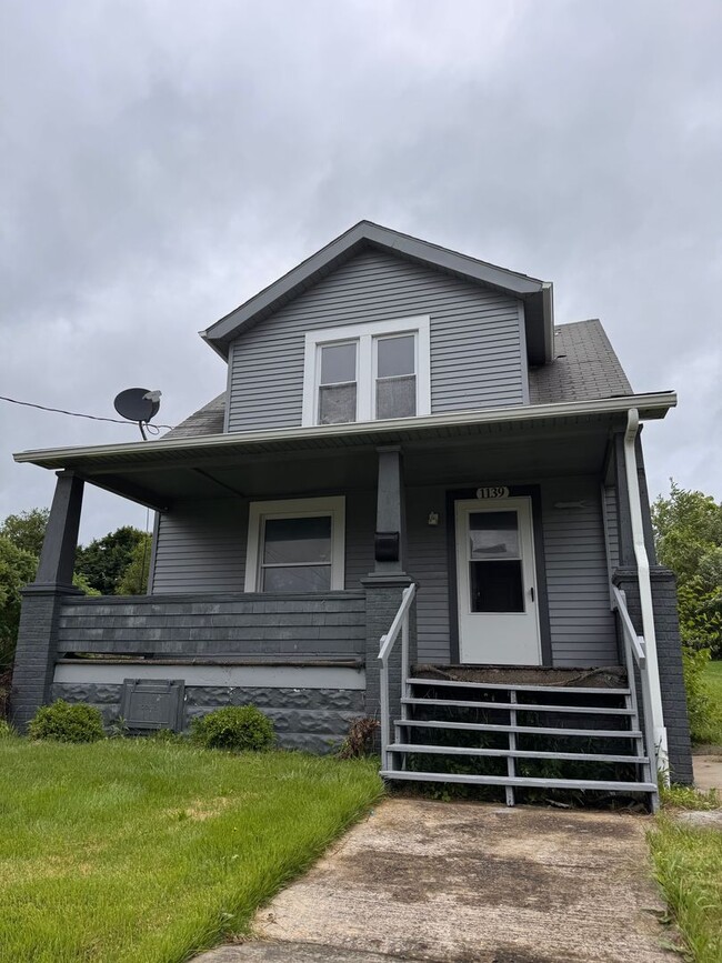 1139 Wallis- 3 bed/1 bath home for rent - 1139 Wallis- 3 bed/1 bath home for rent