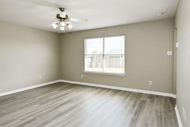 Photo - 6823 Garnet Trail Ln