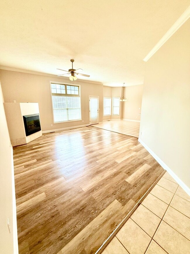 Building Photo - 3 Car Garage, South East Springfield - Cal... Rental