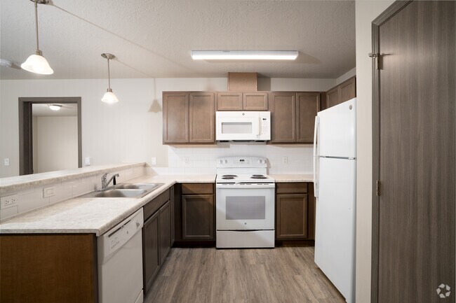 1BR, 1BA - 780SF