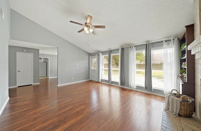 Photo - 3210 Pebble Lake Dr