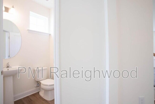 Photo - 2001 Seford Dr