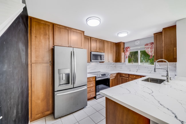 Building Photo - 83 Hoolaau St