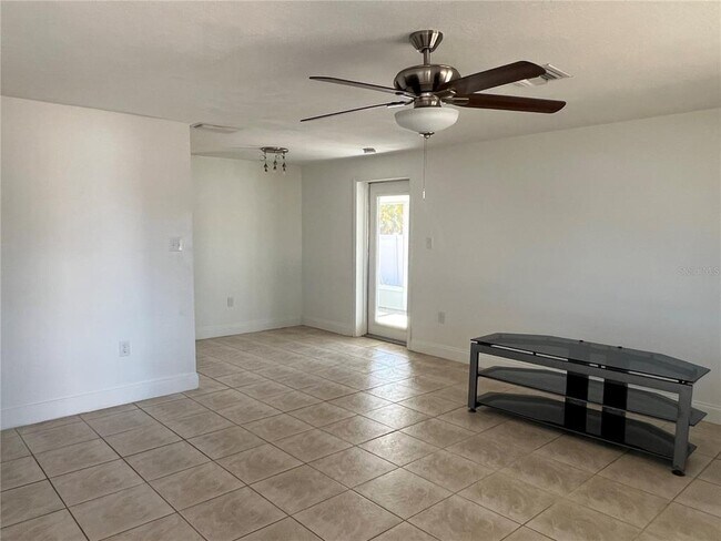 Photo - 449 Skylark Ln NW