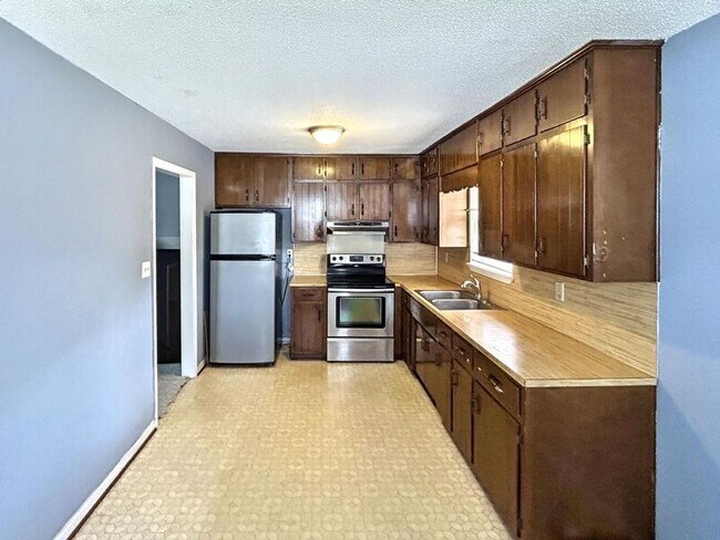 Photo - 521 12th St W