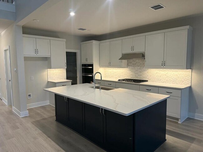 Photo - 1929 Montella Wy
