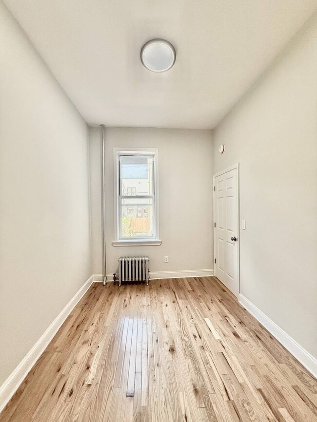 Photo - 1072 Putnam Ave