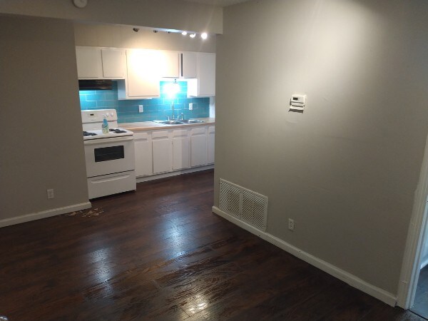 Photo - 719 San Antonio St Apartment Unit 2