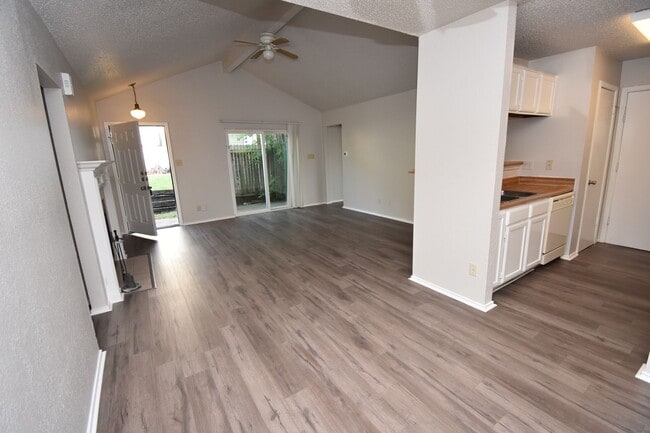 Photo - 3-2-1 Duplex Pflugerville