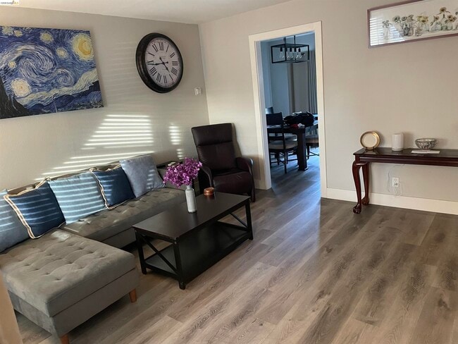 Photo - 80 Loma Vista Way