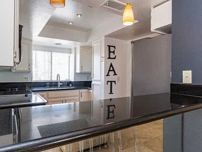 Photo - 318 W Sandra Ter