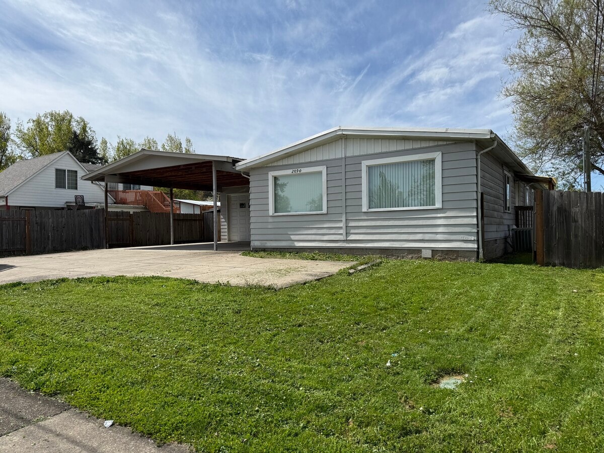 Photo - 2090 Chambers St