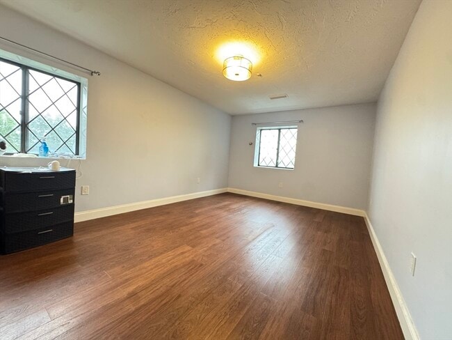 Photo - 18 Buckley St Unit 2