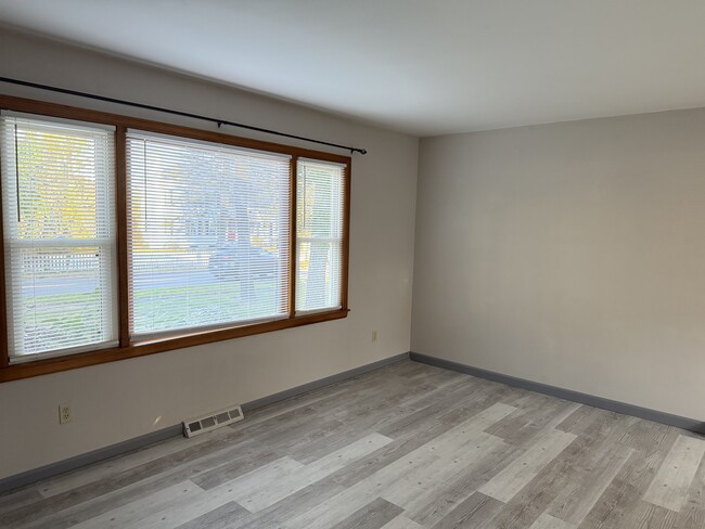 Photo - 566 Kenwood Ave Unit A