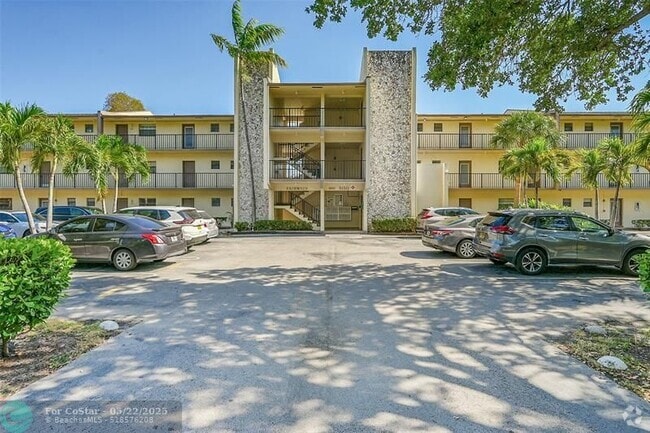 Building Photo - 9150 NW 38th Dr Unit 111 Rental