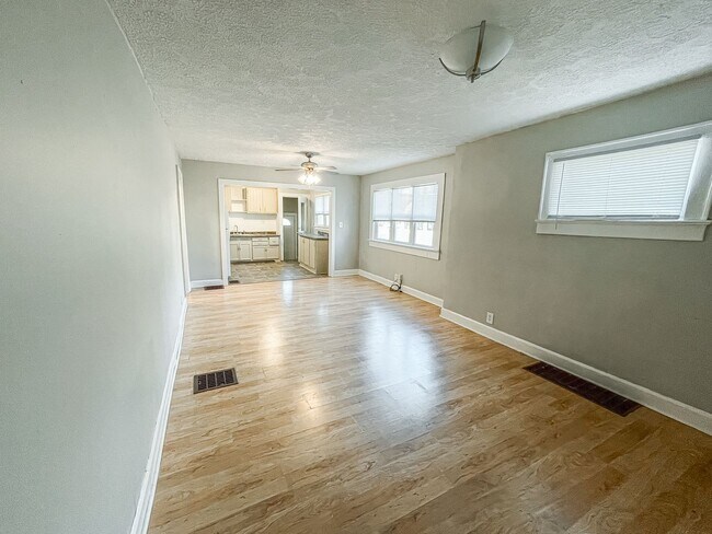 Photo - 2230 Woodlawn Ave