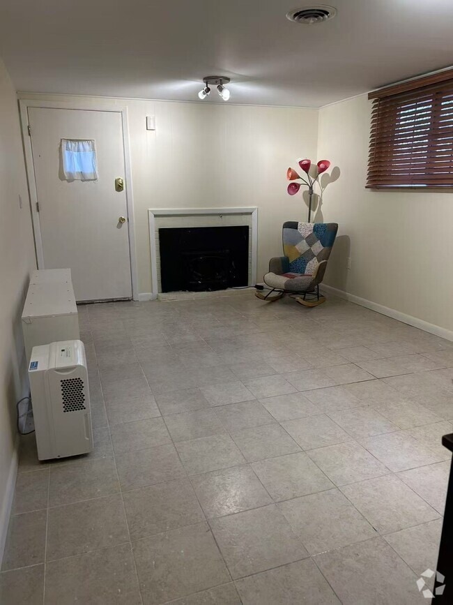 Building Photo - 109 Pine Tree Rd Rental