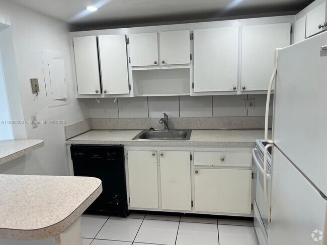 Building Photo - 1465 NE 123rd St Unit 412 Rental