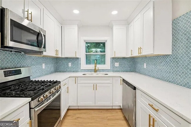 Photo - Room in House on Diana Dr SW