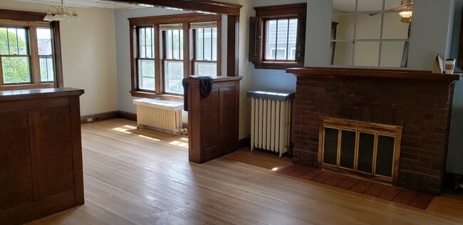 Photo - 1624 E 5th St