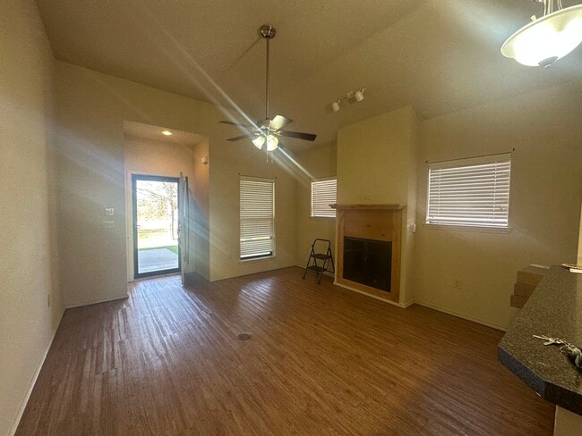 Photo - 407 Magnolia St