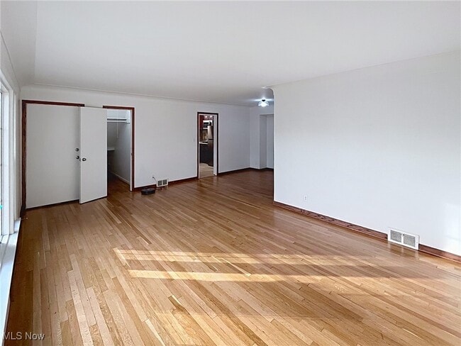 Photo - 18411 Chagrin Blvd