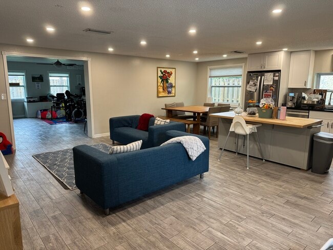 3930 Cochise Ter