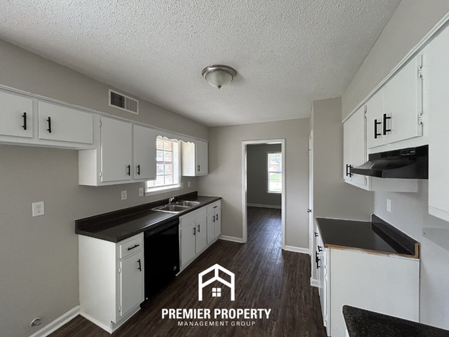 Photo - Charming 3 Bedroom Rental on Palgrave Lane - Open Kitchen & Fenced Yard