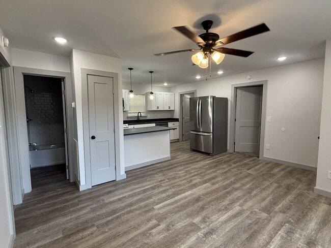 Photo - 217 Geren Dr