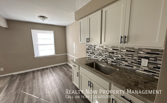 Building Photo - 2817 Noble Rd Unit 4