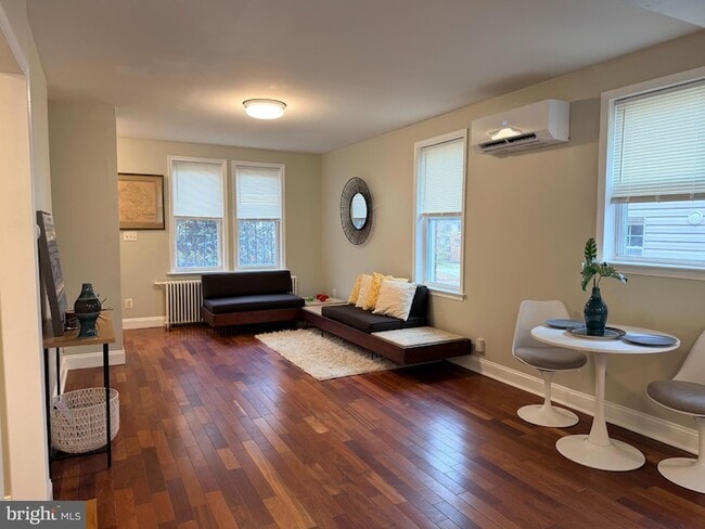 Photo - 5359 Ames St NE