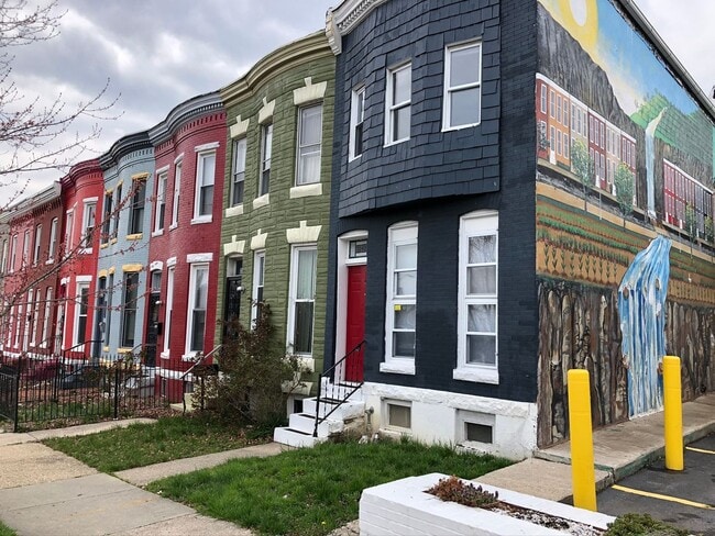 Building Photo - Charming 2 Bedroom/1 Bathroom Townhome in Abell, Baltimore, MD!