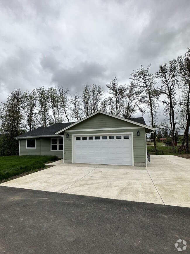 Building Photo - Brand New 3 Bed 2 Bath Home In New Sutherl...