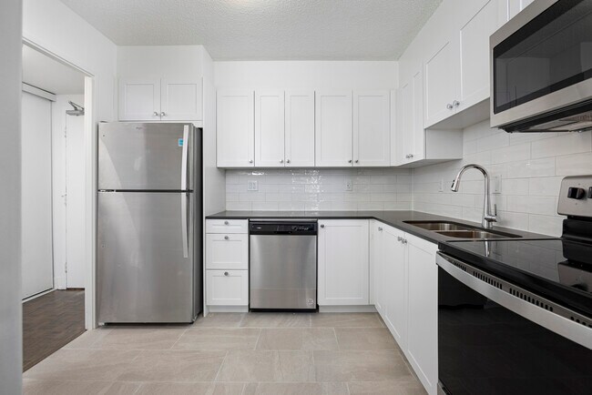 Photo - 2375 The Collegeway