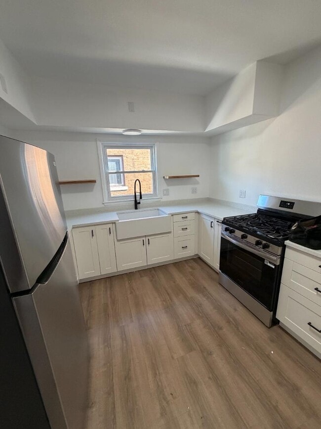 Building Photo - 3770 E Somers Ave