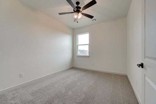 Photo - 6024 Kinnick Dr