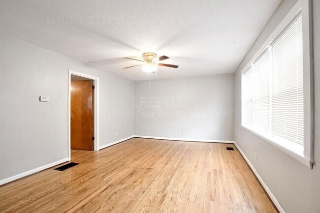 Photo - 170 Gillette Ave