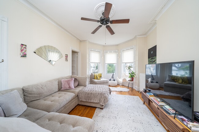 Building Photo - 508 Hudson Ave Unit #3