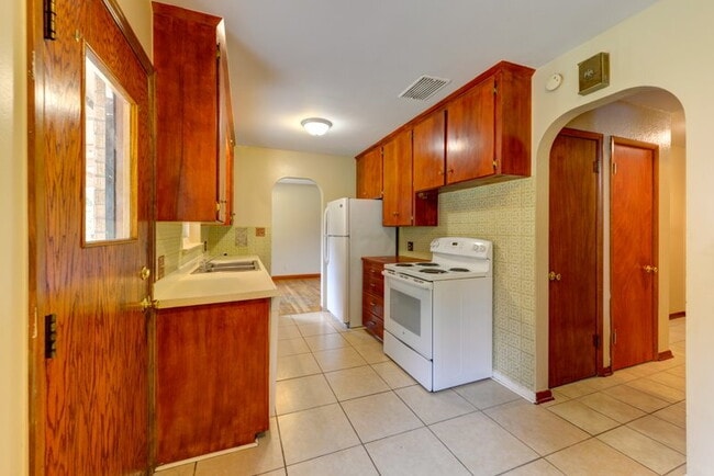 Photo - 4 Bed 2 Bath Close To UC Medical Center