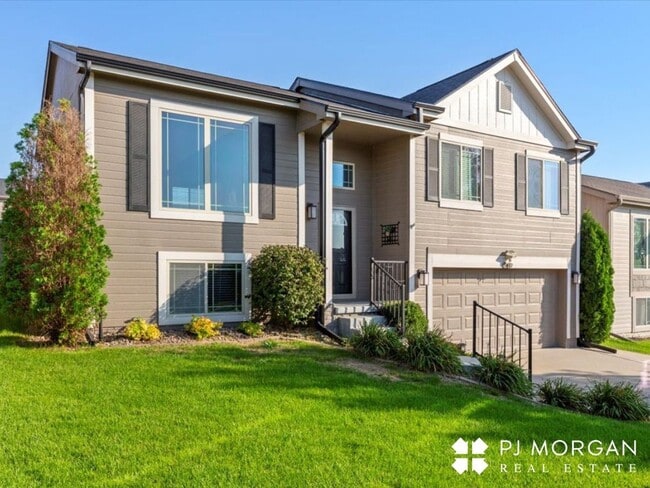 Photo - 3 Bedroom , 2 Bathroom House - Available I...