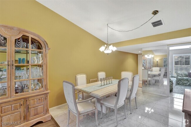 Building Photo - 5897 Chanteclair Dr Unit 323 Rental