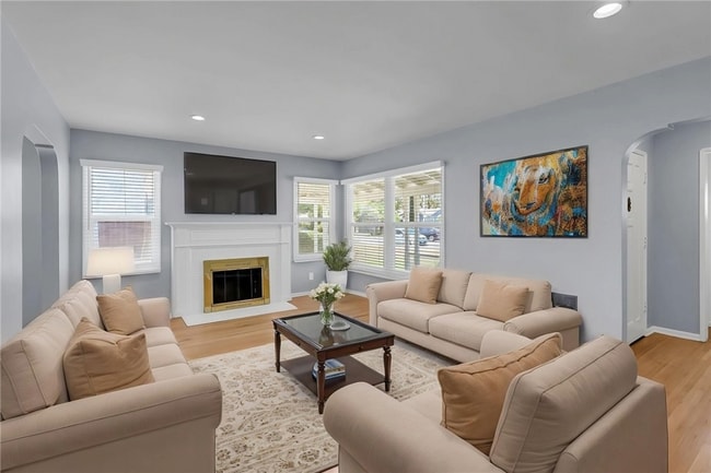 Photo - 5942 Birch St