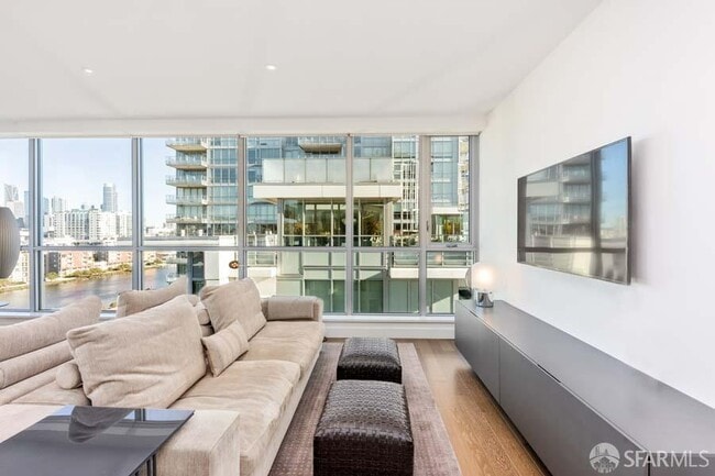 Photo - 718 Long Bridge St