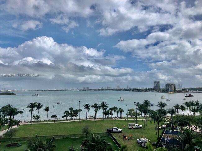 Building Photo - 1800 N Bayshore Dr Unit 605